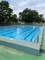 水をはったプール