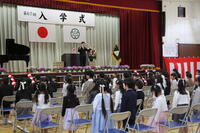 校歌を聴く